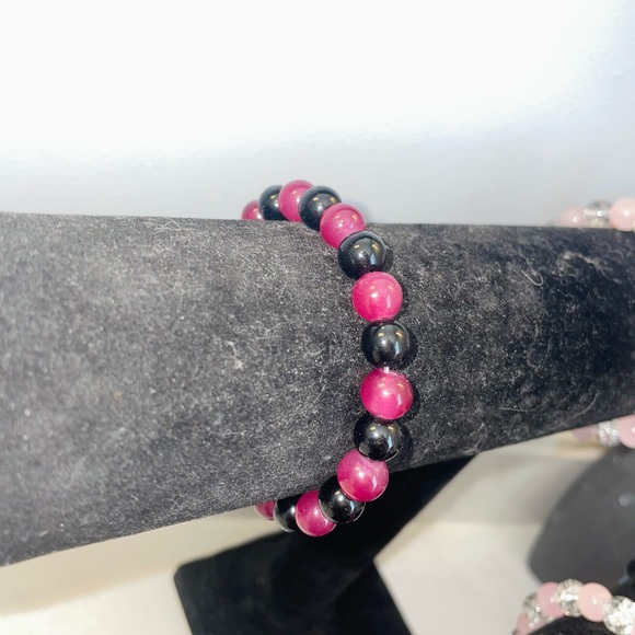 Jewelry - Handmade berry Pink and Black Beaded Bracelet